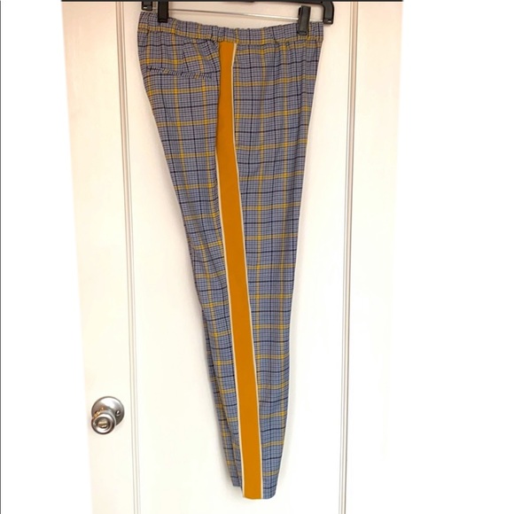 Closed Plaid Joggers - Picture 6 of 6